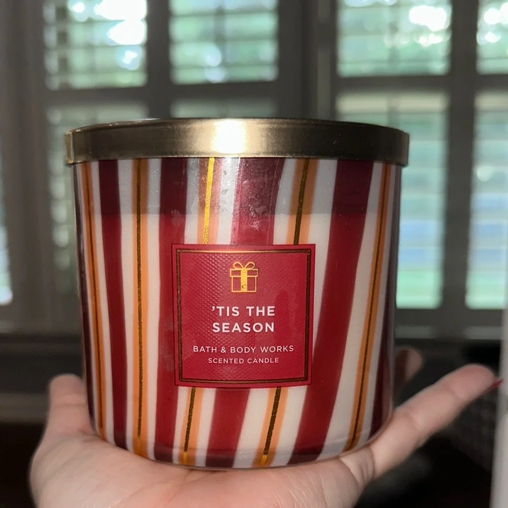 Bath & Body Works 'Tis the Season 3-Wick Candle,‎ 14.5 oz Holiday Apple Cinnamon